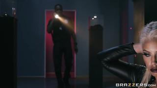 The Butt Plug Burglar Bridgette B & Isiah Maxwell Big Butts Like It Big HD