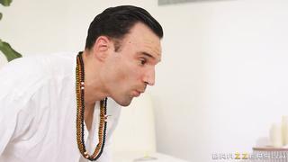 Katie Monroe & Alex Legend  - Read My Lips - Milfs Like it Big 2020