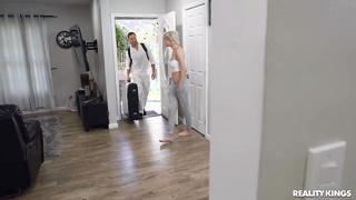 Skye Blue & Damon Dice - Seduce My Masseuse - Big Naturals - Reality Kings Hd