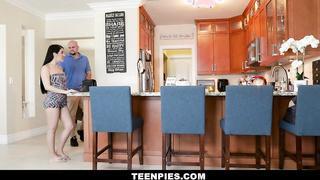 Jessica Jewels The Teen Queen Of Creampies - Teen Pies (2019)