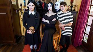 Audrey Noir and Kate Bloom Addams Family Orgy - Family Strokes Hd