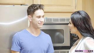 Sex Lessons From Mama (2017) with Jaclyn Taylor, Sierra Nicole and Brad Knight - Moms Teach Sex