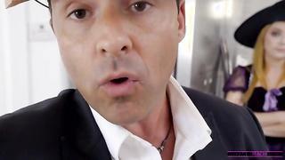 (Haley Reed, Penny Pax, Codey Steele) Brothers Dick Trick Or Treat (2019) - Moms Teach Sex