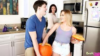 (Aubrey Sinclair, Alex Davis) Pumpkin Fuck (2018) - Bratty Sis