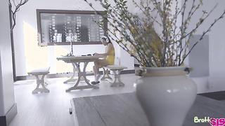 (Sarah Lace, Charles Dera) My Step Sis Is A Gamer Girl (2021) - Bratty Sis