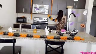 (Avi Love, Emily Willis, Codey Steele) Costume Party Creampie (2018) - My Family Pies