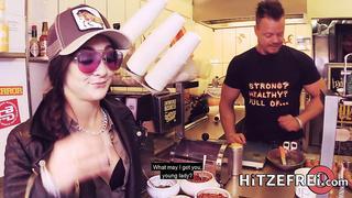 King of curry-sausages - with or without intestines? Lullu Gun Hitzefrei (2022)