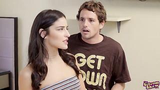 (Emily Willis, Brad Sterling) That 70s Ho Hyde Moves on in (2019) - That Sitcom Show