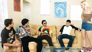 (Chloe Cherry, Tyler Nixon, Ricky Spanish, Brad Sterling) That 70s Ho Queen of the Sluts (2019) - That Sitcom Show