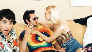 (Chloe Cherry, Tyler Nixon, Ricky Spanish, Brad Sterling) That 70s Ho Queen of the Sluts (2019) - That Sitcom Show