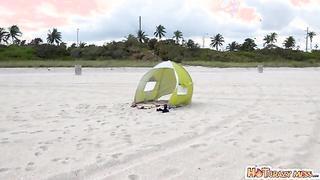 (Kate Bloom, Dick Swardson) Beach Pickup (2019) - Hot Crazy Mess