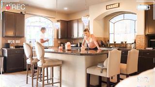 Step Daughter's Instant Orgasm (2020) - Jessie Saint & Bobby Beefcakes - Spy Fam