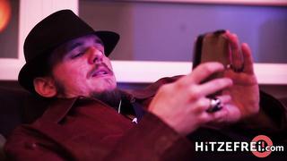 Hitzefrei Dating Where Sex Dreams Come True! featuring Gabi Gold & Sarah Star