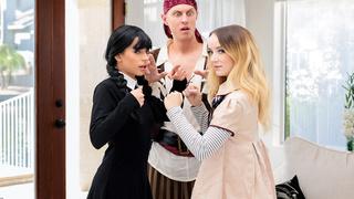 Megan Vs Wednesday (2023) - Aria Valencia, Maria Kazi - My Family Pies